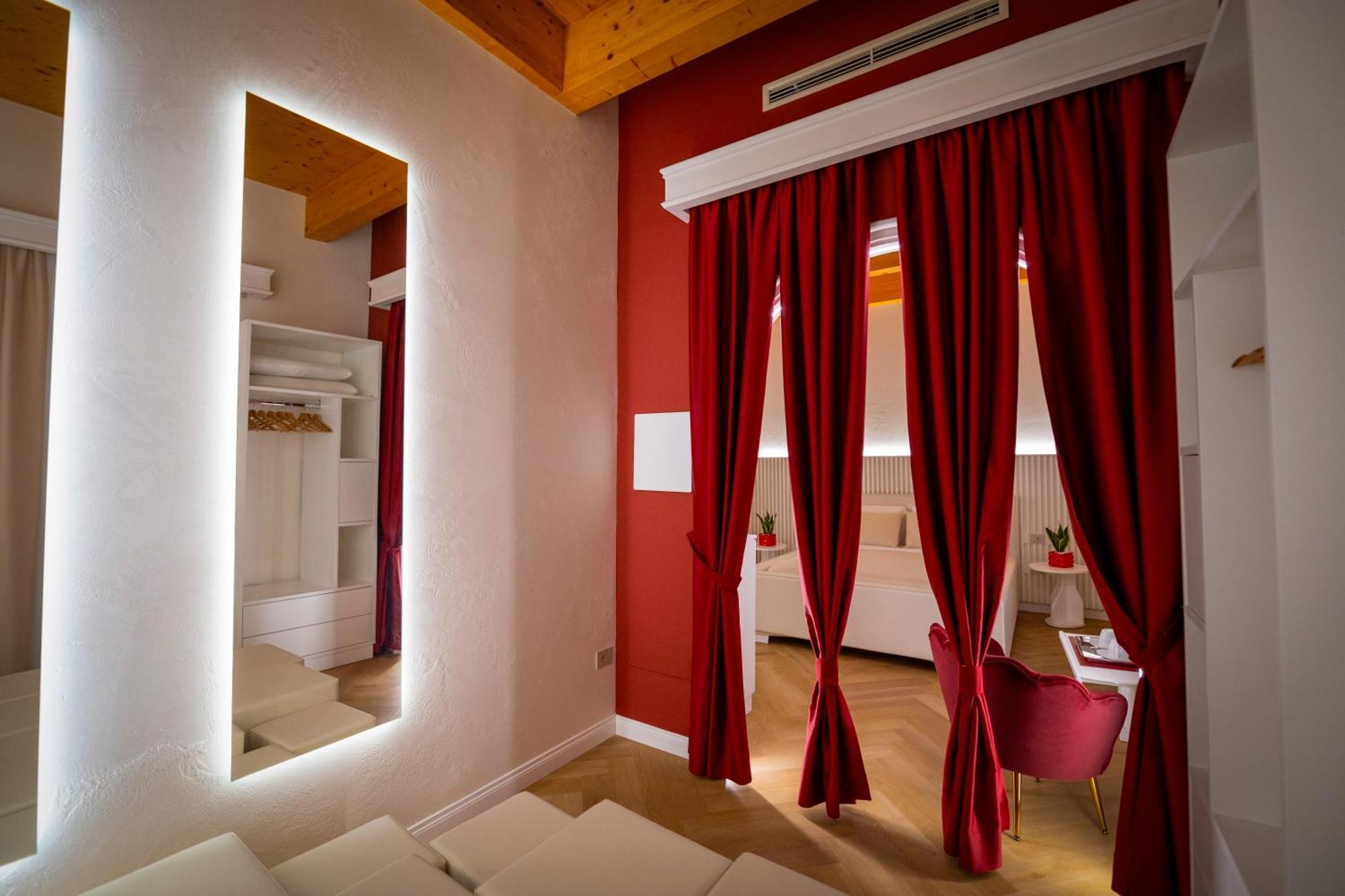 Bed and Breakfast La Divina - Free Parking - Тропеа Екстер'єр фото