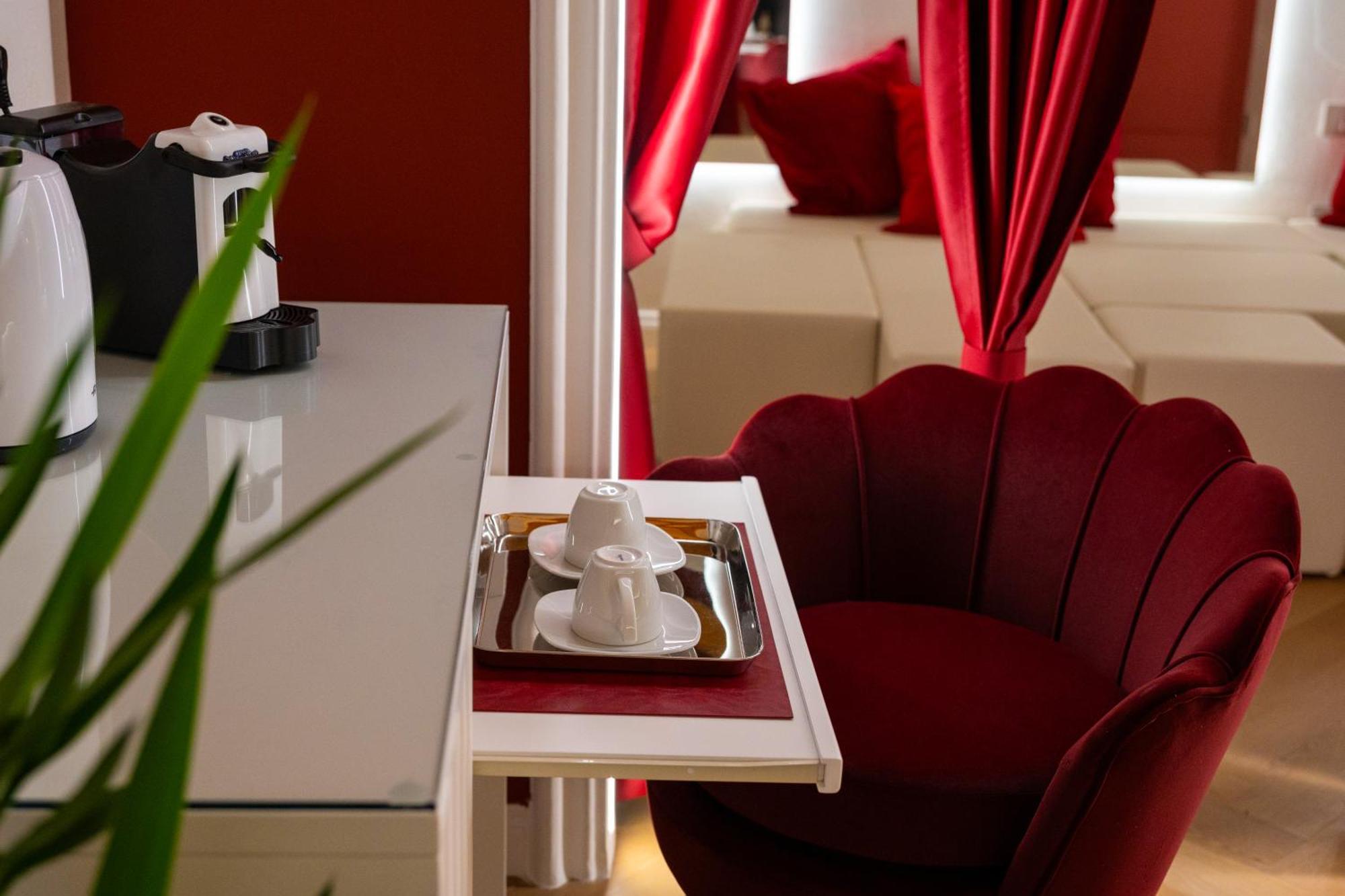 Bed and Breakfast La Divina - Free Parking - Тропеа Екстер'єр фото