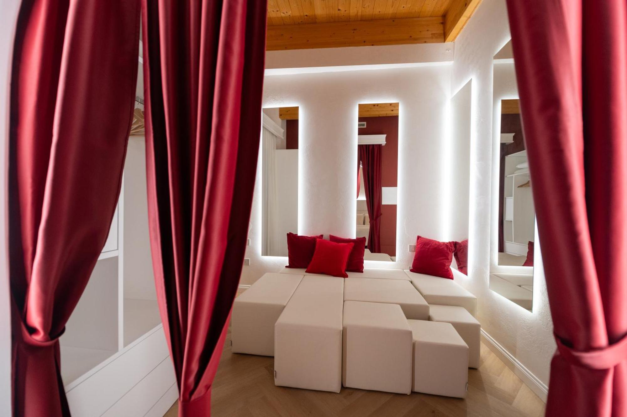 Bed and Breakfast La Divina - Free Parking - Тропеа Екстер'єр фото