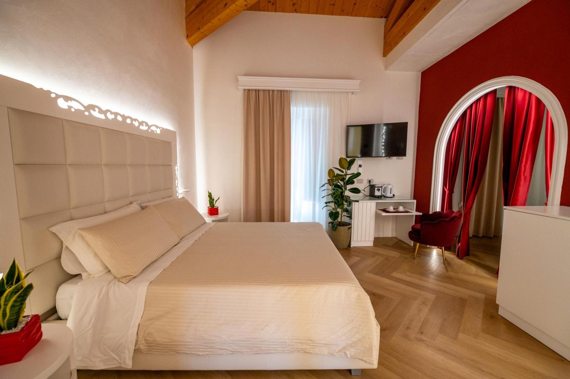Bed and Breakfast La Divina - Free Parking - Тропеа Екстер'єр фото