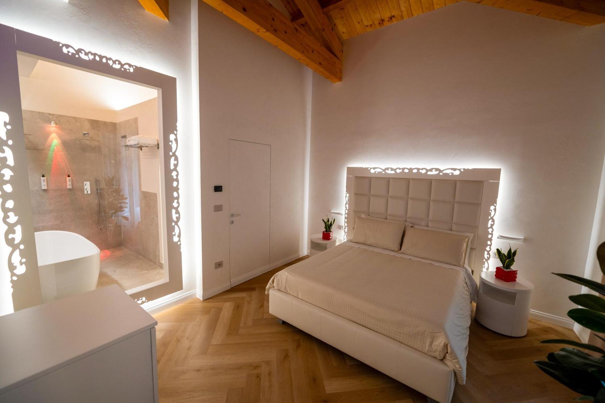 Bed and Breakfast La Divina - Free Parking - Тропеа Екстер'єр фото