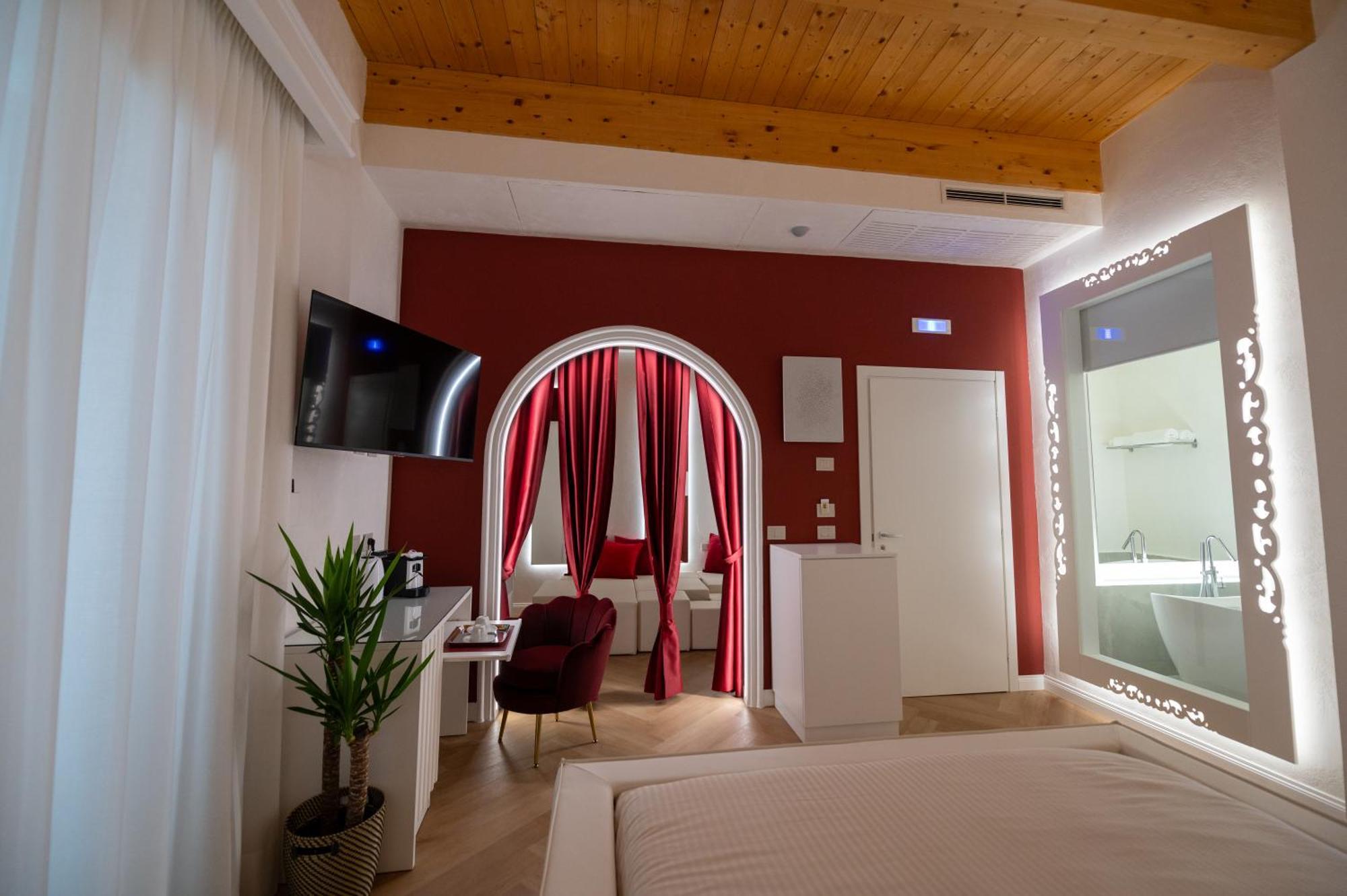 Bed and Breakfast La Divina - Free Parking - Тропеа Екстер'єр фото