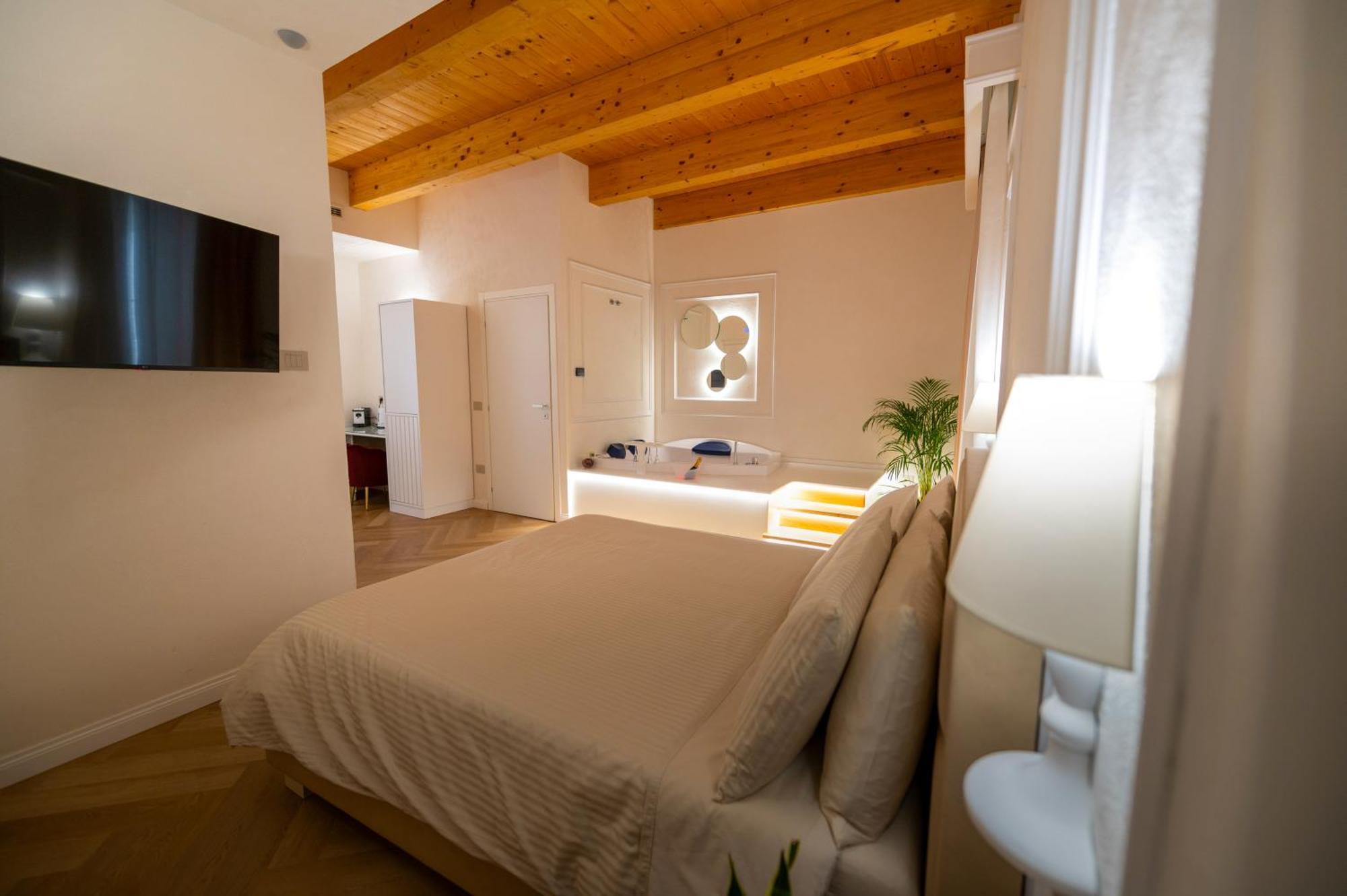 Bed and Breakfast La Divina - Free Parking - Тропеа Екстер'єр фото