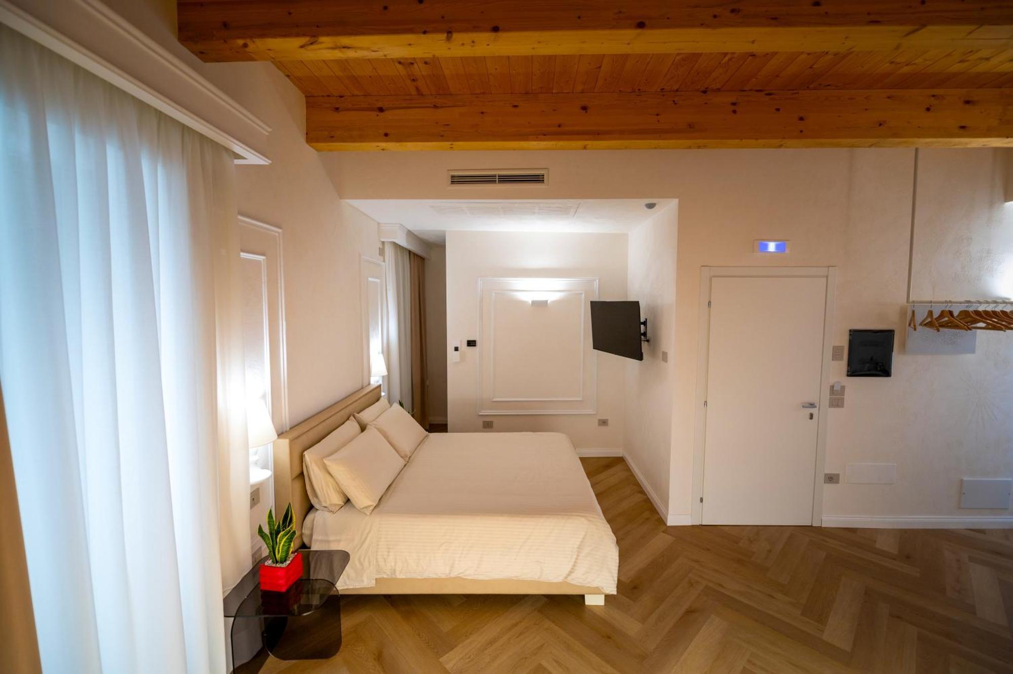 Bed and Breakfast La Divina - Free Parking - Тропеа Екстер'єр фото