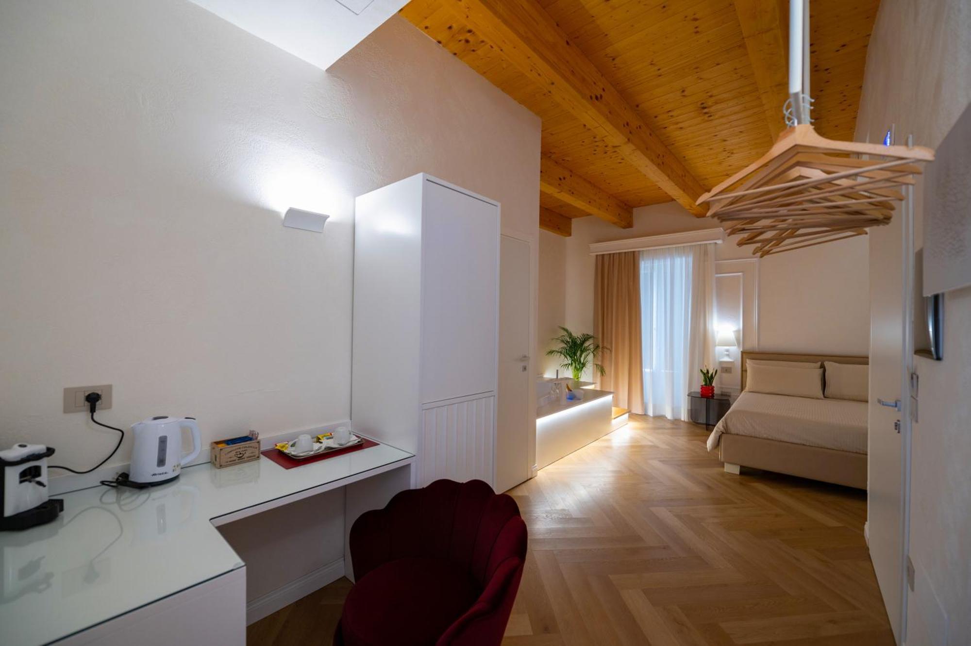Bed and Breakfast La Divina - Free Parking - Тропеа Екстер'єр фото