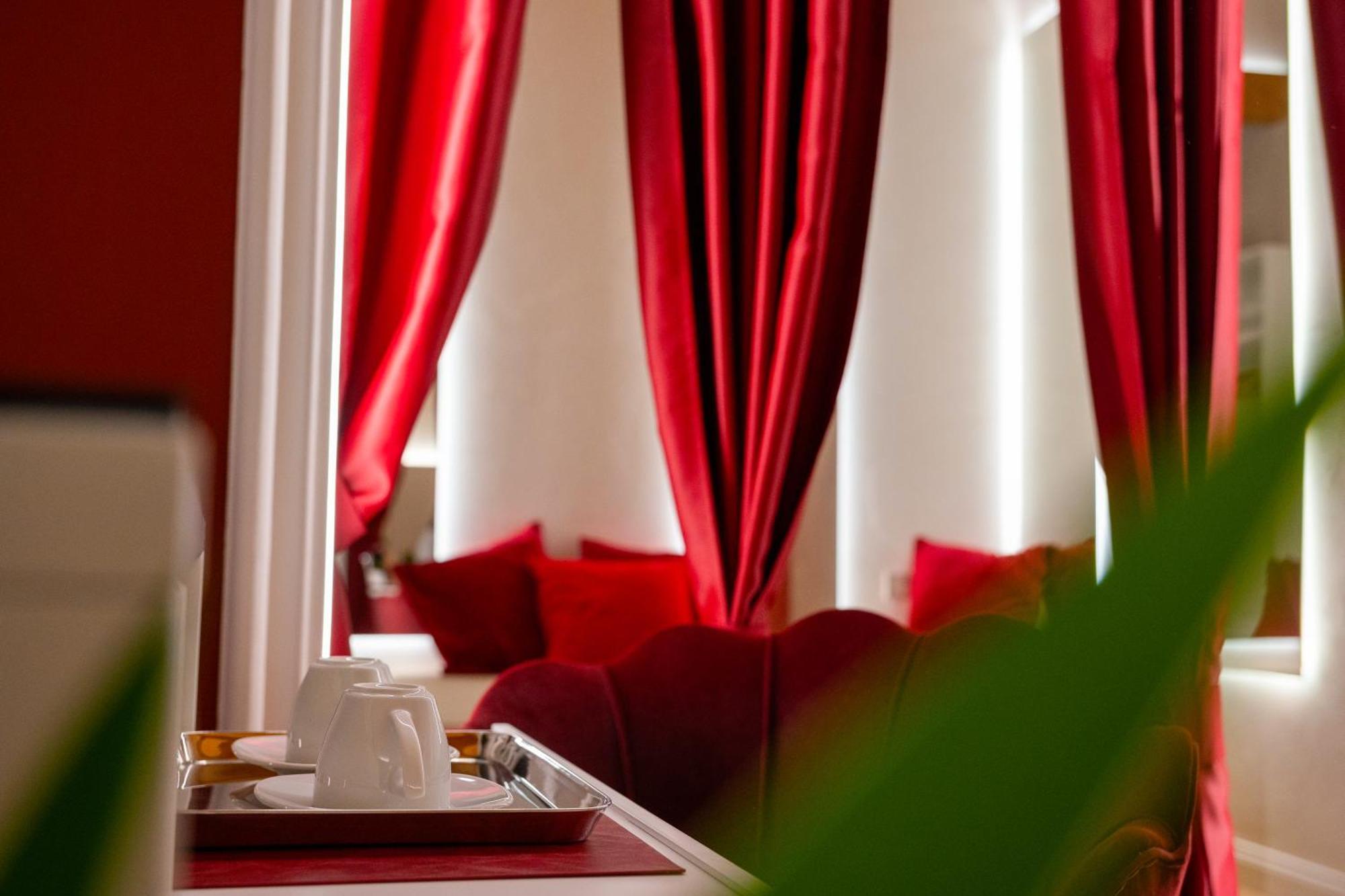 Bed and Breakfast La Divina - Free Parking - Тропеа Екстер'єр фото